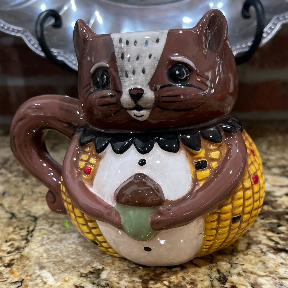 Johanna Parker oversize corn SQUIRREL mug -Brand New! Colorful and collectible
